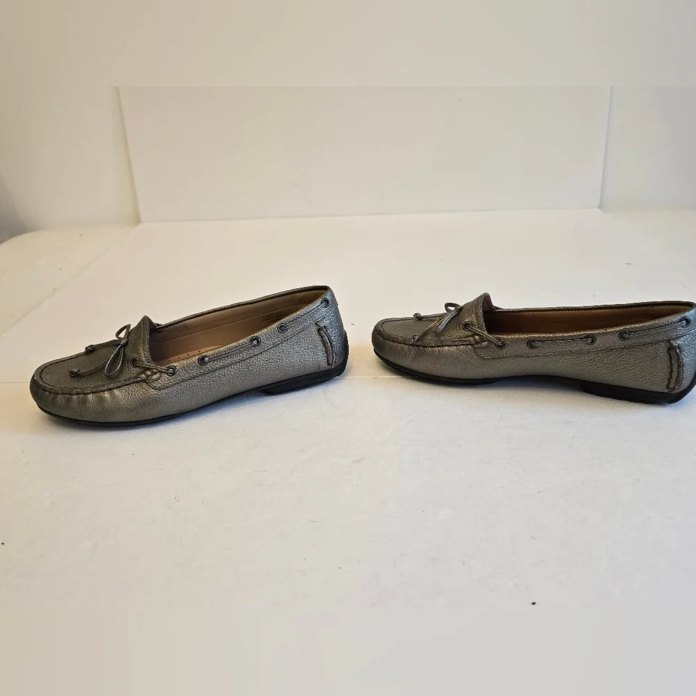 L.L.Bean Women's Leather Silver Metallic Driving Moccasin Loafers Size 7.5 - Picture 9 of 15